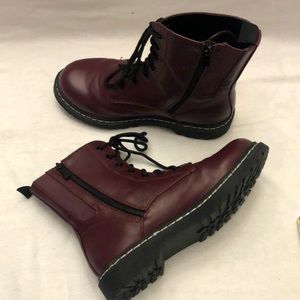 Torrid womens burgundy lace up with zipper ankle boots size 9WW